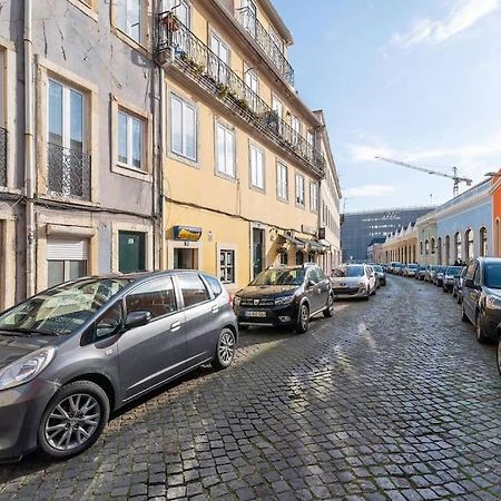 Duplex Lx Factory 2 Bedroom - Patio - Free Parking Lisbon Bagian luar foto