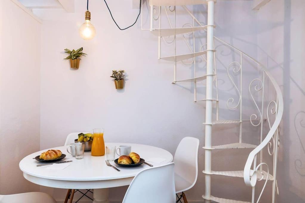 Duplex Lx Factory 2 Bedroom - Patio - Free Parking Lisbon Bagian luar foto