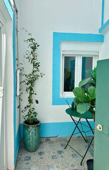 Duplex Lx Factory 2 Bedroom - Patio - Free Parking Lisbon Bagian luar foto