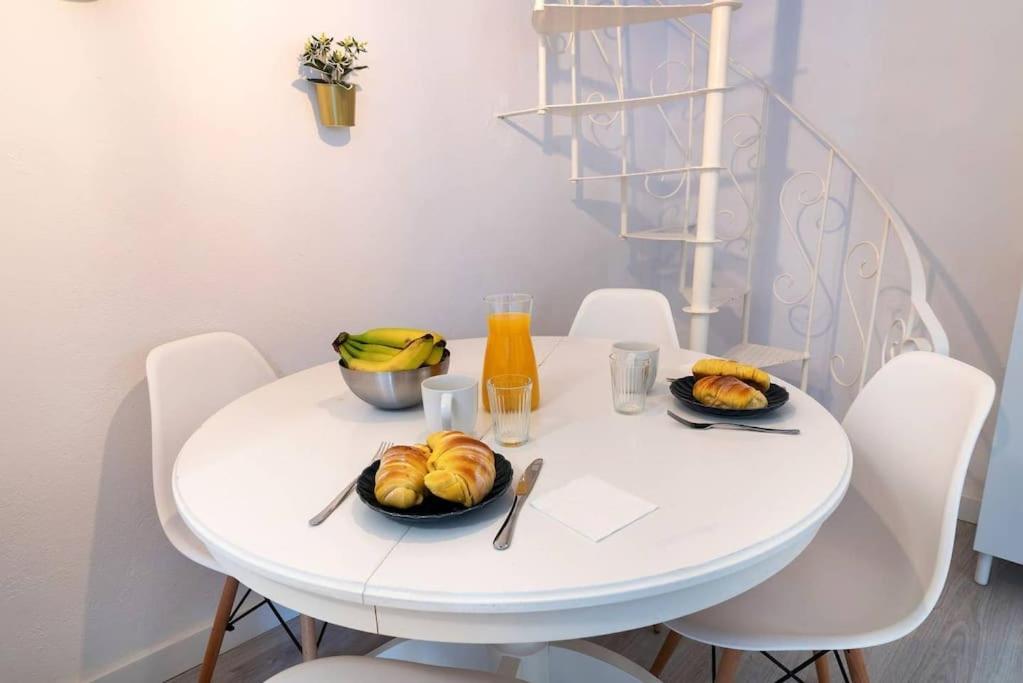 Duplex Lx Factory 2 Bedroom - Patio - Free Parking Lisbon Bagian luar foto