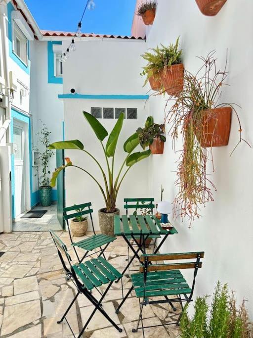 Duplex Lx Factory 2 Bedroom - Patio - Free Parking Lisbon Bagian luar foto