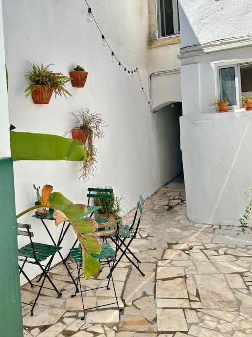 Duplex Lx Factory 2 Bedroom - Patio - Free Parking Lisbon Bagian luar foto