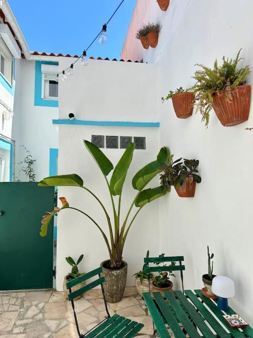 Duplex Lx Factory 2 Bedroom - Patio - Free Parking Lisbon Bagian luar foto