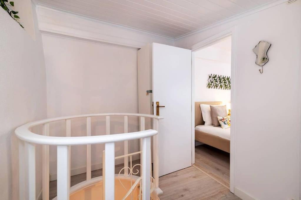 Duplex Lx Factory 2 Bedroom - Patio - Free Parking Lisbon Bagian luar foto
