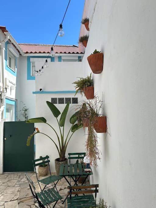 Duplex Lx Factory 2 Bedroom - Patio - Free Parking Lisbon Bagian luar foto