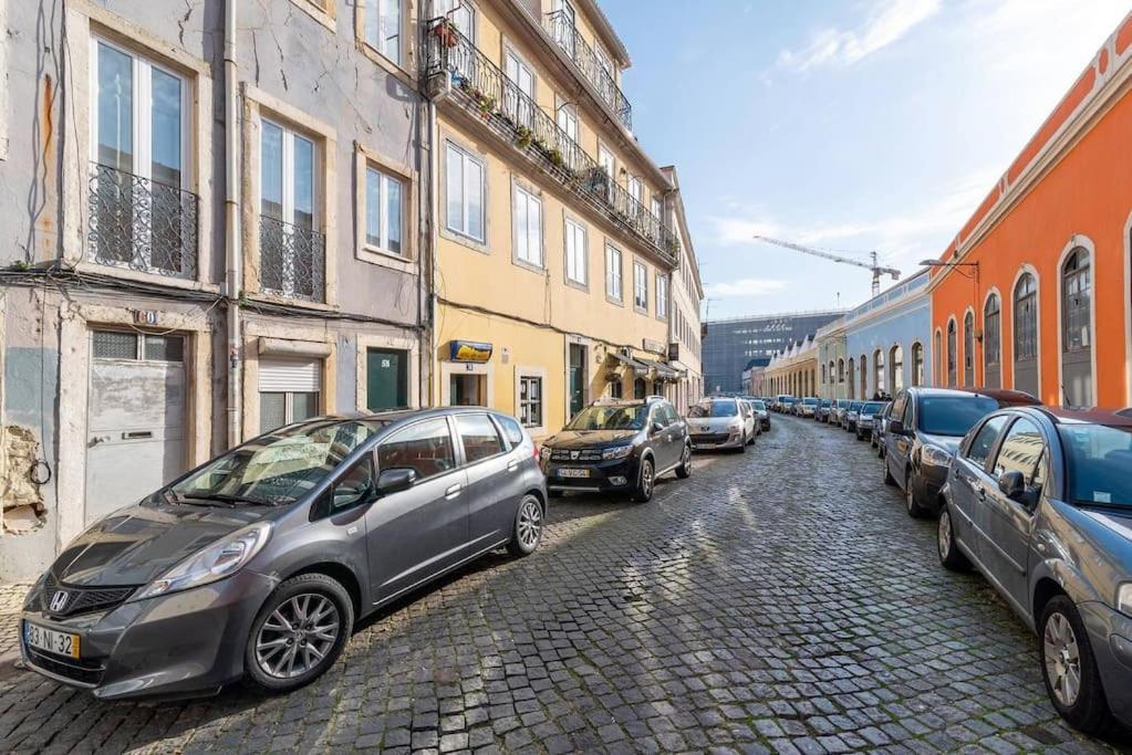 Duplex Lx Factory 2 Bedroom - Patio - Free Parking Lisbon Bagian luar foto